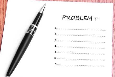 Pen  and notes paper with problem list 스톡 사진