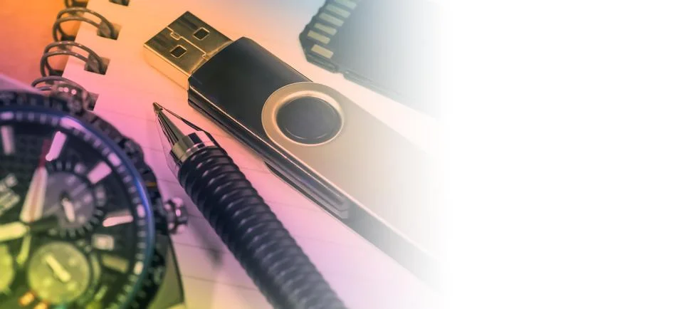 Pen, notepad, memory stick, memory card and men's watch on table 库存照片