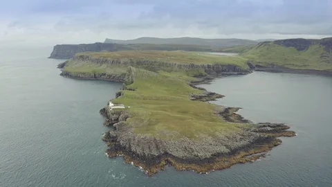 Peninsula of Neist Point Lighthouse 動画素材 124258467