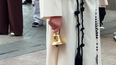 Penitent Ringing Golden Bell during Spanish Holy Week Procession in Spain Видео 332708633