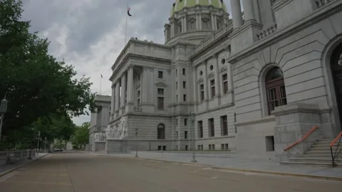 Pennsylvania State Capitol Tilt Up From Concourse To Historic Capitol Building Vídeos de archivo 337958818