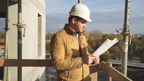 Pensive architect browsing building project. Vídeo Stock 72360691