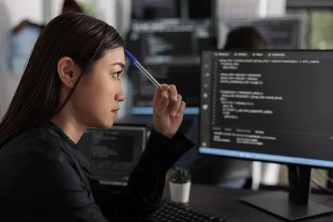Pensive asian it programmer thinking at html script development Foto stock