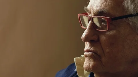 Pensive elderly man takes off his glasses while he is focused on thinking 스톡 동영상 89542590