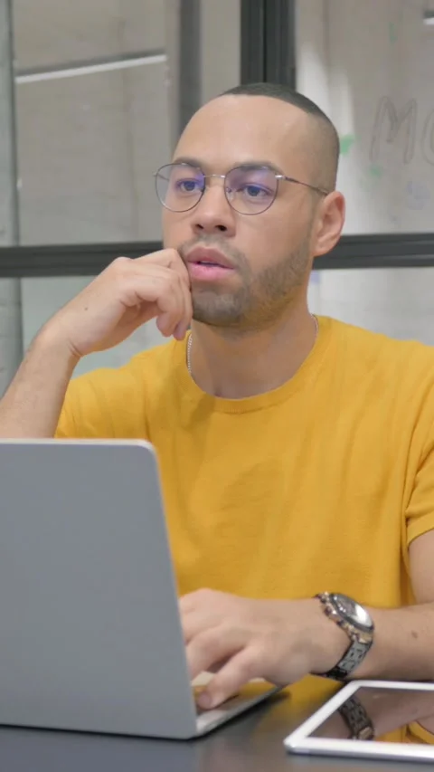 Pensive Hispanic Man Working on Laptop, vertical video Vídeo Stock 325704587
