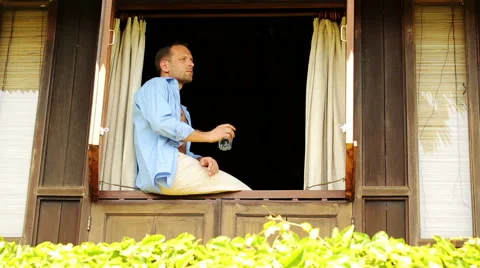Pensive man looking by the window of the country house HD Vídeo Stock 40177987