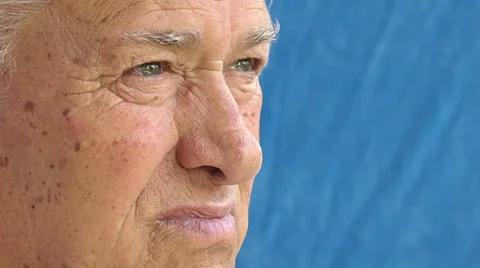 Pensive old man side portrait: retired thoughtful old man Stock Footage 64307123