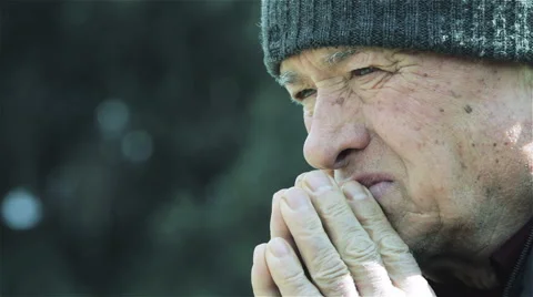 Pensive retired old man: elderly man sitting alone deep in his problems 스톡 동영상 48058369