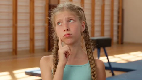 Pensive thinking little girl student education sport class workout training in Vidéo 288758430