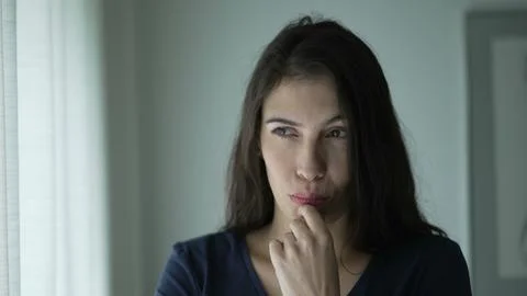 Pensive woman seeking solution to problem. Portrait of thoughtful person seek Foto stock