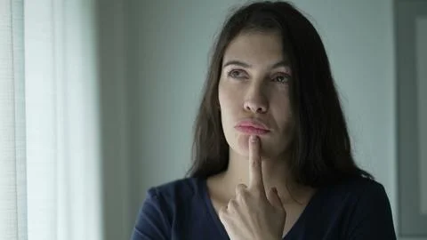 Pensive woman seeking solution to problem. Portrait of thoughtful person seek Foto stock