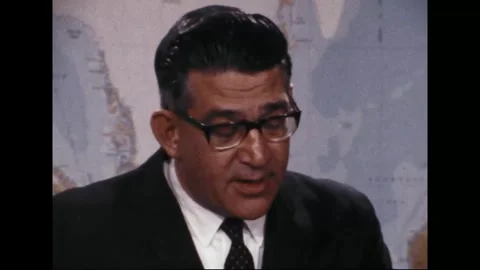 PENTAGON - 1969: EC-121 shootdown briefing — Polka-dot tie before coastal relief 스톡 동영상 342569056