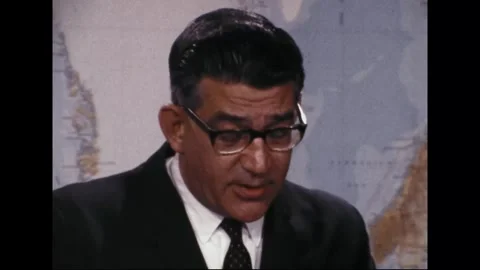 PENTAGON - 1969: EC-121 shootdown briefing — Room lights flash in dark lenses 库存影片 342569069