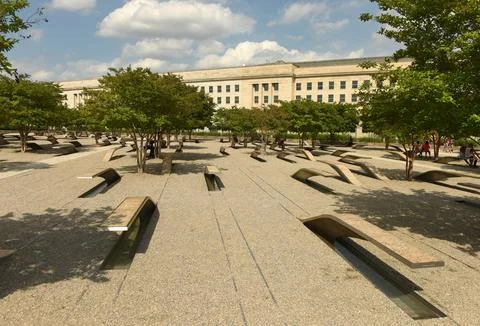 The Pentagon Memorial features 184 empty benches Fotos de archivo