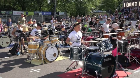 People absolutely different ages play drums together, Riga, Latvia Vídeo Stock 65022662