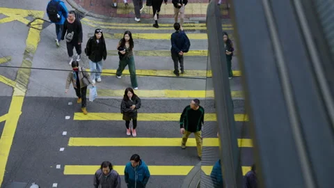 People Across The Bustling Intersection In Hong Kong Central, Hong Kong, China 스톡 동영상 334764008
