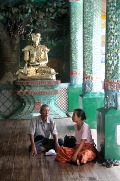 People and buddhas Foto stock