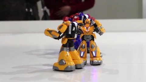  People are playing robots Stockbeeldmateriaal 77829046