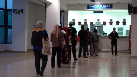 People are queue to buy train ticket at the counter Video stock 110902189