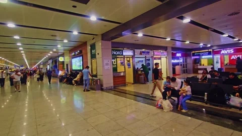 People are waiting in a large lobby. Stock-Footage 284090153