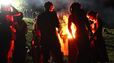 People Around Fire Vidéo 50164732