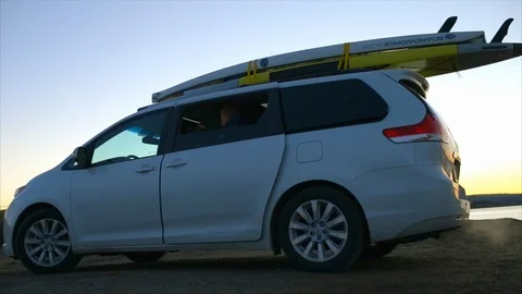 People arriving to surf. 스톡 동영상 88370925