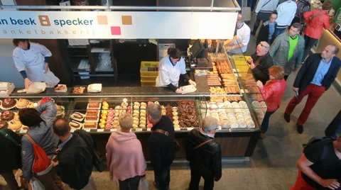 People at a bakery 動画素材 42671627