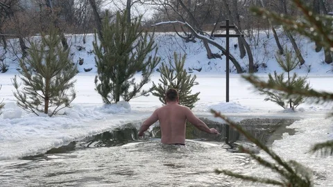 People bathe in cold water Stock Footage 101416713