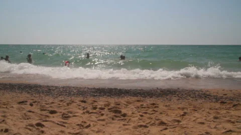 People bathe in the waves Video stock 114911611