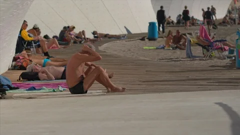 People on the beach of Benidorm 動画素材 122135073