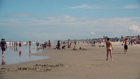 People on beach 動画素材 77488539