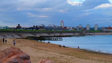 People on the beach 库存影片 82661810