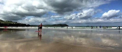 People on beach 库存影片 91374029