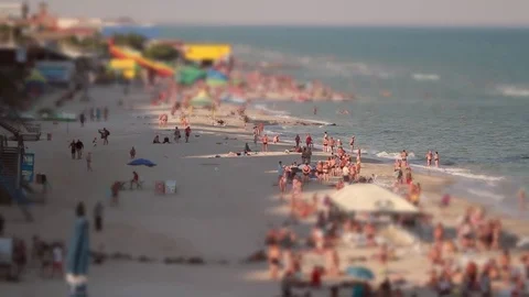 People on the beach. Time lapse on the beach. 库存影片 72535186