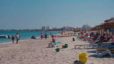 People on the beach in vacantion Stock Footage 170651473