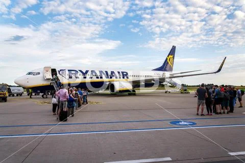 People boarding Ryanair Irish low-cost airline plane Boeing 737 Stock Photos