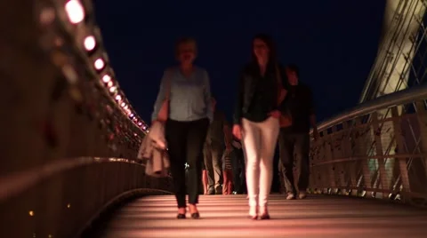 People on the bridge | Timelapse Stockbeeldmateriaal 40724386