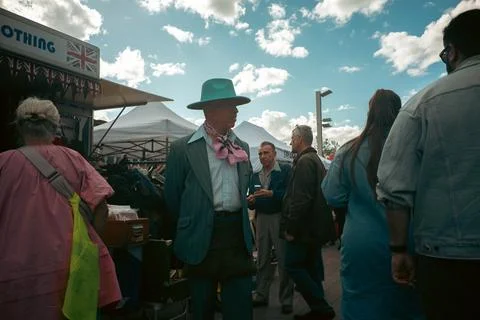 People browsing at Classic Car Boot Sale in London Stock Photos