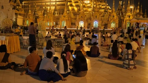 People at buddhistic temple. 스톡 동영상 109685916