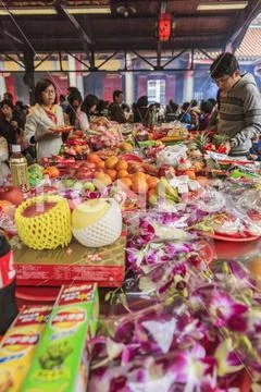 People buying religious offerings at Hsing Tian Kong in Taiwan Stock Photos