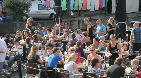 People on Cafe terrace 動画素材 8688769
