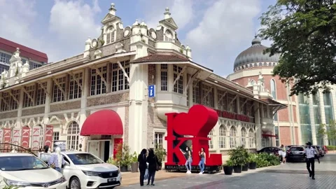 People can seen exploring around the KLCG (Kuala Lumpur City Gallery) Видео 200434137