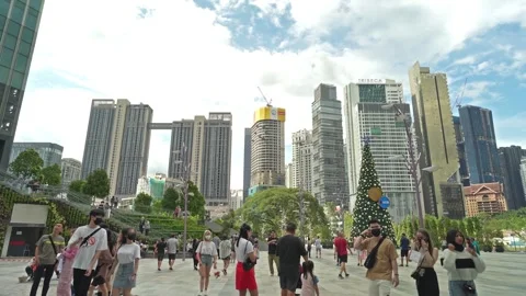 People can seen exploring around the park at The Exchange TRX mall. 動画素材 257218125