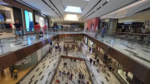 People can seen exploring around The Exchange TRX mall. Vidéo 257223564