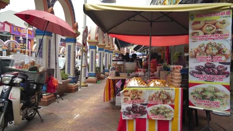 People can seen exploring around Brickfields Little India in KL Vidéo 271497410