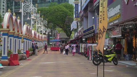 People can seen exploring around Brickfields Little India in KL Vidéo 271551433