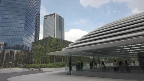 People can seen exploring around Apple The Exchange TRX. 動画素材 280980988