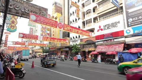People can seen exploring around Bangkok's Chinatown. 库存影片 314214667