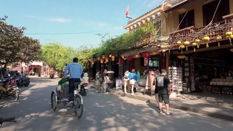 People can seen exploring around Hoi An, Vietnam Vídeo Stock 329953186