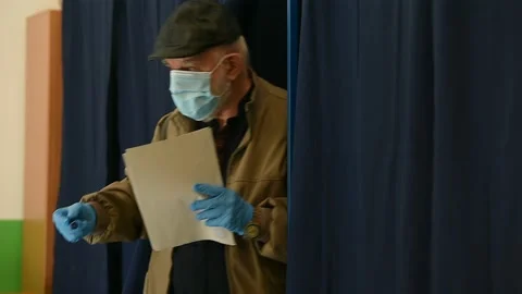 People casting their votes during local elections in Bucharest 스톡 동영상 139973484